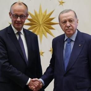 Cumhurbaşkanı Erdoğan, Almanya Şans&ouml;lyesi Merz ile g&ouml;r&uuml;şt&uuml;