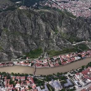 En eskisi 1800 yıllık! Amasya&rsquo;nın taş gerdanlıkları asırlara meydan okuyor