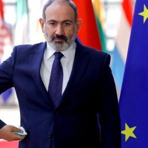 Komşu &uuml;lkede i&ccedil; savaş sesleri! Başbakanı devirmek i&ccedil;in harekete ge&ccedil;tiler! "Savaşacağız"