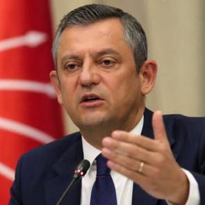&Ouml;zg&uuml;r &Ouml;zel'in FT makalesinin perde arkası: T&uuml;rkiye'nin Zelensky'si mi olmak istiyor?