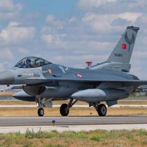 T&uuml;rk F-16'ları binlerce kilometre &ouml;tede ter&ouml;rist avladı!