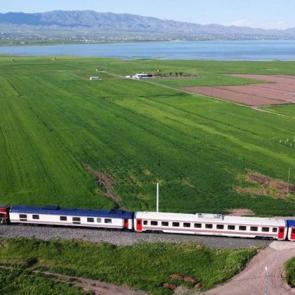 T&uuml;rkiye&rsquo;nin en uzun tren rotalarından! Van G&ouml;l&uuml; Ekspresi Anadolu&rsquo;yu keşfetmeye &ccedil;ıkarıyor