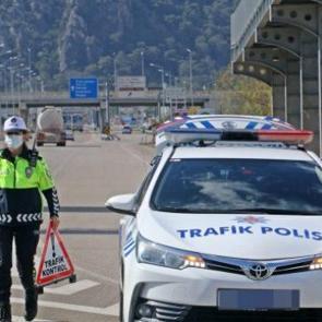 Yer: Burdur! Yaptıkları hatayla ara&ccedil;ları trafikten men edildi 