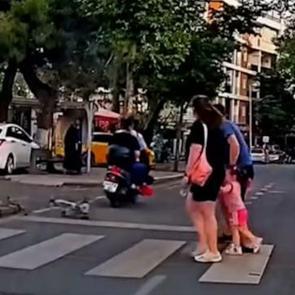 Yol vermeyen motorcuya skuter fırlattı: Hatalar zinciri pahalıya m&acirc;l oluyordu
