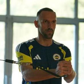 Fenerbah&ccedil;e'de Vedat Muriqi korkusu!