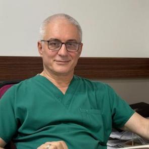 'Kulağımda hareket ediyor' diyerek doktora gitti! Canlı canlı &ccedil;ıkartıldı 