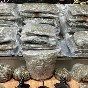 İstanbul'da d&uuml;zenlenen operasyonda 116 kilo uyuşturucu ele ge&ccedil;irildi