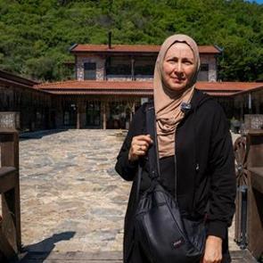 T&uuml;rk dizileri hayatını değiştirdi! ABD&rsquo;li Kristy Kous M&uuml;sl&uuml;man oldu