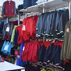 &Uuml;nl&uuml; okul kıyafeti firması iflas etti! &Ouml;ğrencileri giydiriyordu