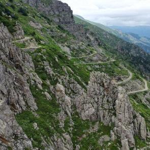 D&uuml;nyanın en tehlikeli yollarından biri! Derebaşı virajları maceracıların g&ouml;zdesi
