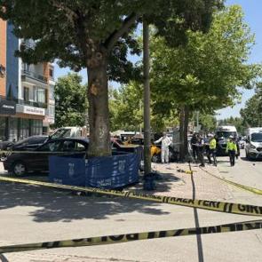 Konya'da korku dolu anlar: Hem ara&ccedil;lara hem yayalara &ccedil;arptı! 2 &ouml;l&uuml;