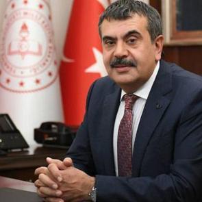 MEB'den &ouml;ğrencileri rahatlatacak karar! 27 Temmuz'a kadar...