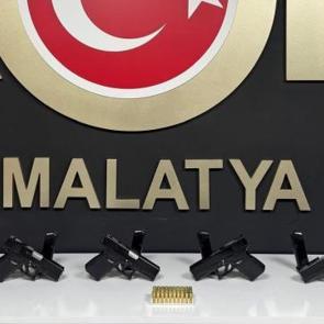Malatya&rsquo;da silah ka&ccedil;ak&ccedil;ılarına şafak darbesi: Evlerden cephanelik &ccedil;ıktı!