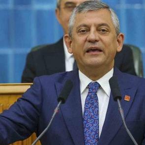 &Ouml;zg&uuml;r &Ouml;zel'den yeni parti sinyali