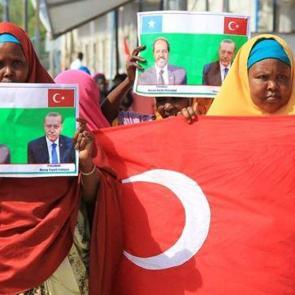 Somalili Bakandan T&uuml;rk&ccedil;e mesaj: Bizim i&ccedil;in tercih değil, sorumluluk