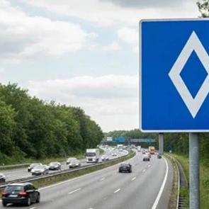 Trafikte bu levhaya dikkat: Cezası cep yakıyor! Uymayan pişman