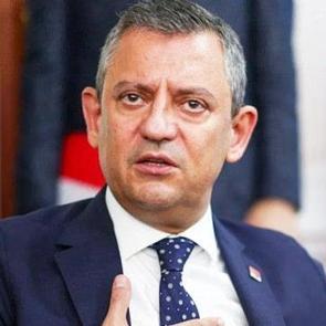 &Ouml;zg&uuml;r &Ouml;zel'den arınma hamlesi: Yeni partiye almayacak