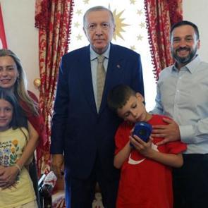 Erdoğan "Cake Not Hate" kampanyasıyla tanınan Harris'i kabul etti