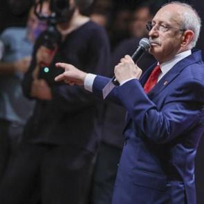Siyaset g&uuml;ndemine oturdu! CHP'lileri ayaklandıran iddia! Peş peşe sert a&ccedil;ıklamalar! 