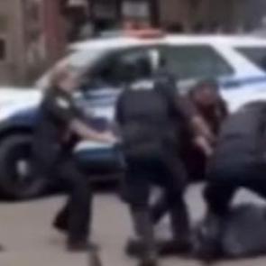 ABD'de polis dehşeti! Siyahi ş&uuml;pheliyi başından vurarak &ouml;ld&uuml;rd&uuml;