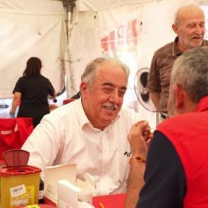 AK Parti İstanbul Milletvekilleri saha &ccedil;alışmalarını s&uuml;rd&uuml;r&uuml;yor