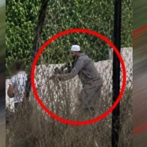 Batı Şeria'da Filistinli M&uuml;sl&uuml;man İsrailliden kaptığı silahla b&ouml;yle kendini savundu