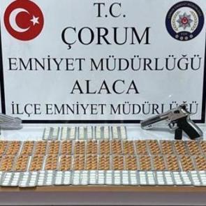 &Ccedil;orum&rsquo;da 756 adet sentetik ecza hapı ele ge&ccedil;irildi: 1 tutuklama