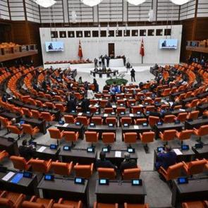 Daha &ouml;nce g&ouml;r&uuml;lmemiş plan! Dikkat &ccedil;eken iddia! 10 vekil daha parti değiştirecek! 