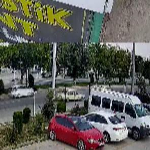 Drift atarak geldi, başka bir otomobile &ccedil;arparak ka&ccedil;tı