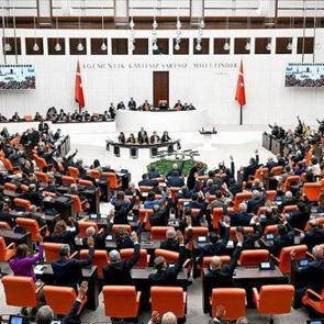 En d&uuml;ş&uuml;k emekli aylığı ile ilgili yeni gelişme! 6 madde daha kabul edildi