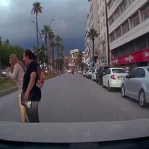 Hatay'da yaya ge&ccedil;idinde skuterli &ccedil;ocuğa motosiklet &ccedil;arptı