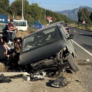 Minib&uuml;s şarampole devrildi: 6 yaralı