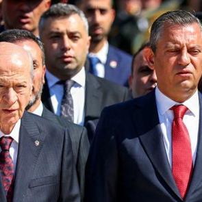 &Ouml;zg&uuml;r &Ouml;zel 91 milletvekiliyle Yeni Parti'yi kurdu: İlk tebrik telefonu o liderden geldi