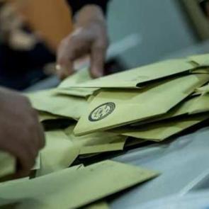 &Ouml;zg&uuml;r &Ouml;zel'in yeni parti ihtimalinde se&ccedil;menin oy tercihi belli oldu