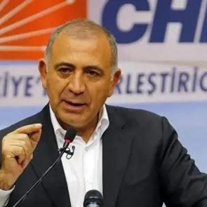 &Ouml;zg&uuml;r &Ouml;zel'in yeni parti kararının ardından G&uuml;rsel Tekin'den ilk mesaj