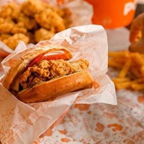 Popeyes &ccedil;&ouml;k&uuml;yor: 136 restoranı kepenk indirdi!