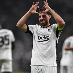 Sahne Orkun K&ouml;k&ccedil;&uuml;'n&uuml;n! Beşiktaş tur kapısını araladı