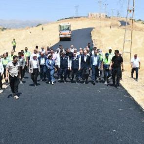 Şırnak'ta 150 kilometrelik k&ouml;y yolu asfaltlama seferberliği başladı