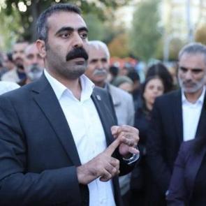 Son Dakika: Diyarbakır B&uuml;y&uuml;kşehir Belediyesi Eş Başkanı Doğan Hatun istifa etti