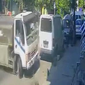 Su tankeri dehşet sa&ccedil;tı! Kaza sonrası şof&ouml;r olay yerinden ka&ccedil;tı