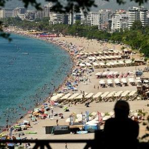 37 derece sıcaklıkta Antalya sahilleri doldu taştı