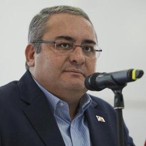 Ankara suya g&ouml;m&uuml;ld&uuml;: Algı peşine d&uuml;şen S&ouml;zc&uuml;'ye Mesut &Ouml;zarslan'dan sert tepki