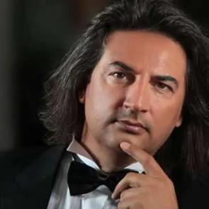 Devlet hastanesini &ouml;vmelere doyamadı!
