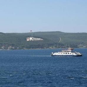 &Ccedil;anakkale Boğazı'nda y&uuml;k gemisi karaya oturdu: Boğaz trafiğe kapatıldı
