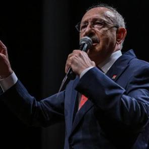 Se&ccedil;im gerilimi! &Ouml;nde olan aday &ccedil;ekildi! Ortalık karıştı! Vekiller salonu terk etti