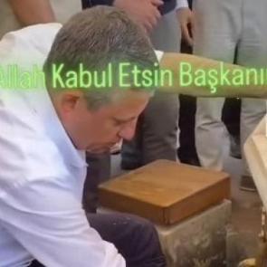 CHP'den ayrıldıktan sonra camiden &ccedil;ıkmayan &Ouml;zel'in abdesti tartışma konusu oldu
