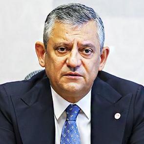 &Ouml;zel'in korkuyla karışık stratejisi: CHP'den neden toplu istifa edilmediği belli oldu