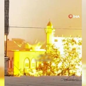Katil İsrail Gazze'de bir camiyi daha hedef aldı
