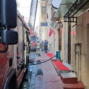 İstiklal Caddesi'nde alışveriş merkezinde yangın