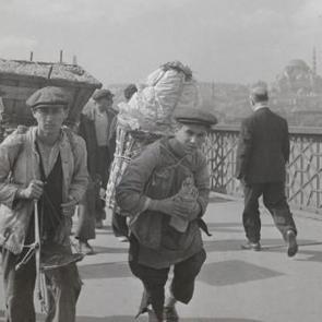 İsve&ccedil;li fotoğraf&ccedil;ının arşivinden 79 yıl &ouml;nceki nostaljik İstanbul kareleri